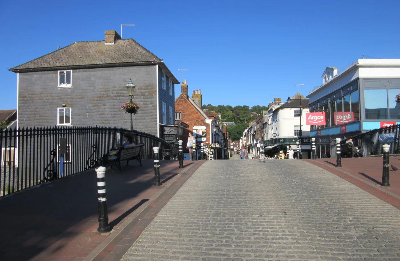 Cliffe Bridge over the River Ouse, looking up Cliffe High Street. The report calls the bridge a 16-metre bottleneck for the whole river.